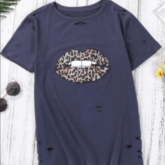 ☺️ Last Leopard Lips Distressed Tee - Picture 4 of 5